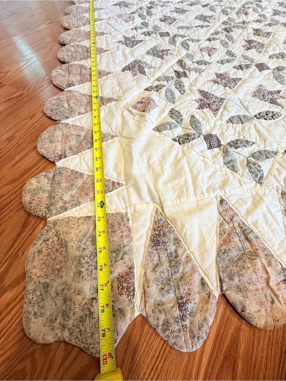 Vintage Hand Applique Tulip Quilt Scalloped Edge Ice Cream Cone Border 80x61